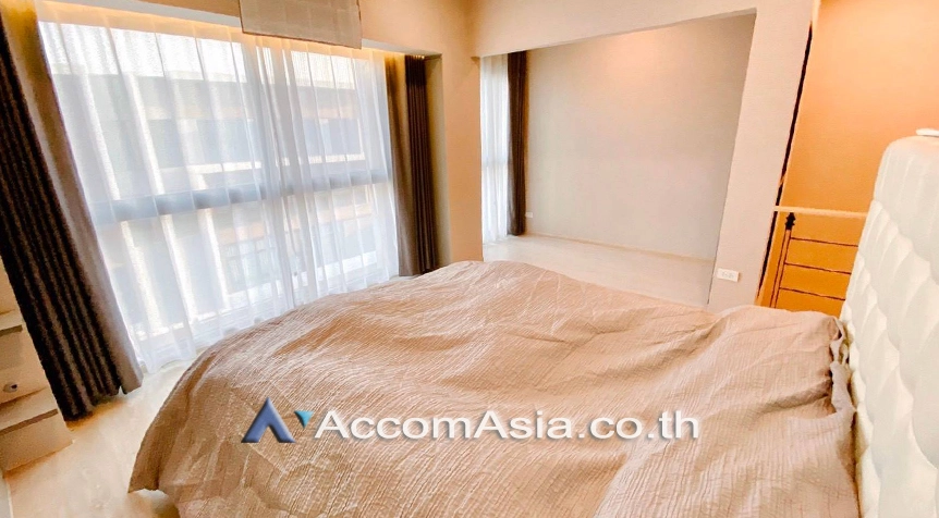  3 Bedrooms  Townhouse For Sale in Pattanakarn, Bangkok  near ARL Ramkhamhaeng (AA27327)
