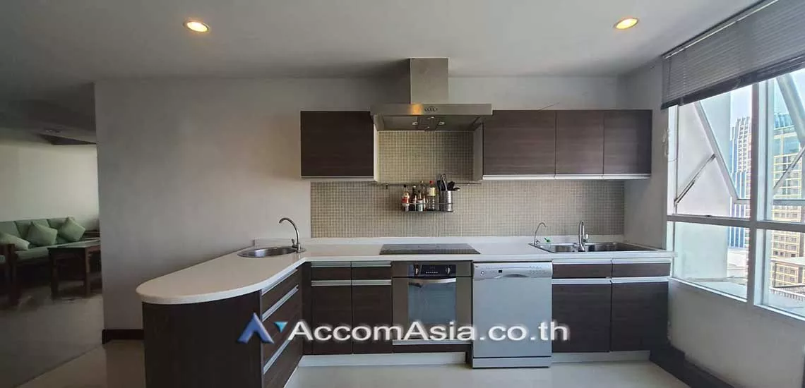  3 Bedrooms  Condominium For Rent in Ploenchit, Bangkok  near BTS Chitlom (AA27339)