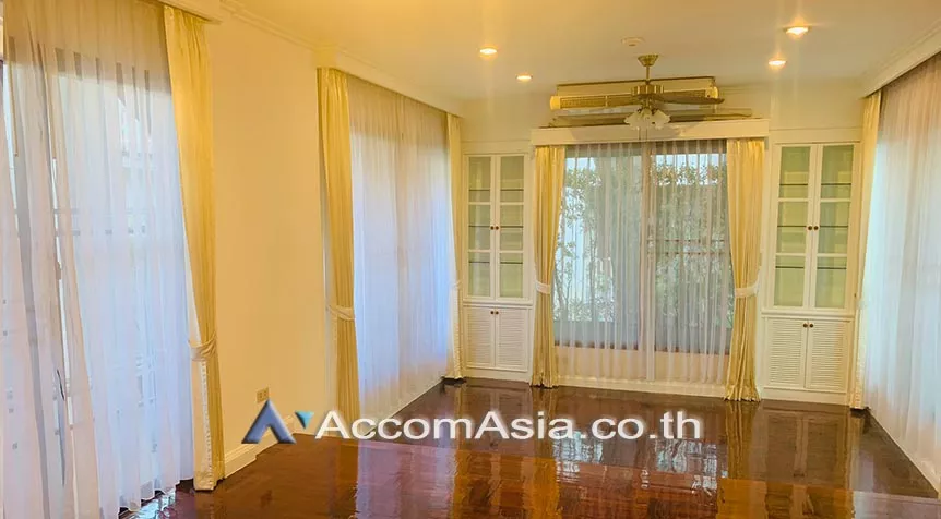 4  3 br House For Rent in Sukhumvit ,Bangkok BTS Phrom Phong at Kid Friendly House Compound AA27342