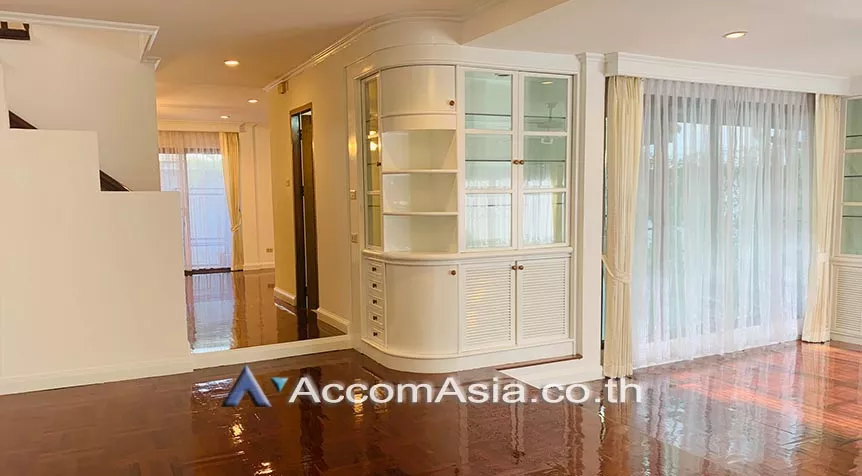  2  3 br House For Rent in Sukhumvit ,Bangkok BTS Phrom Phong at Kid Friendly House Compound AA27342