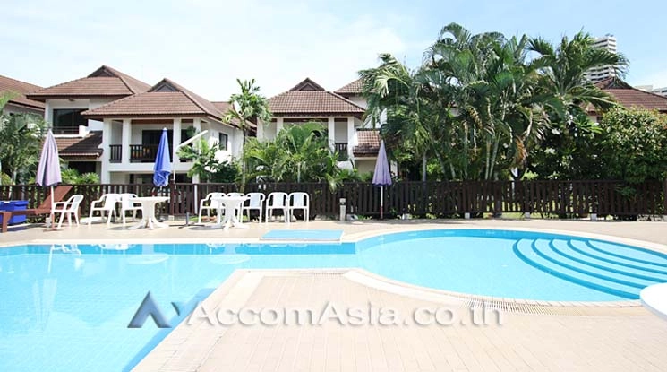 unitHouse in tropical compound with pool and greenery in Sukhumvit (AA27343)