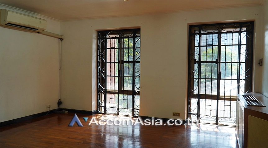5  3 br Townhouse for rent and sale in Ploenchit ,Bangkok BTS Ploenchit AA27345