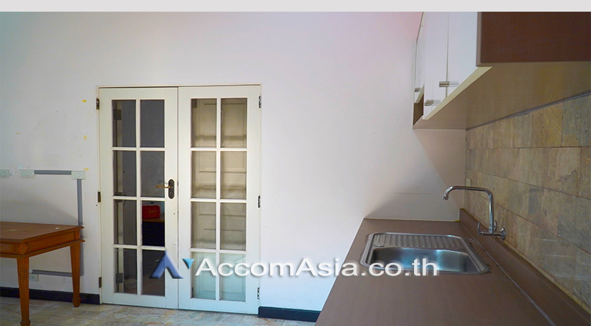 3 Bedrooms  Townhouse For Rent in ploenchit ,BangkokBTS-Ploenchit- AA27345