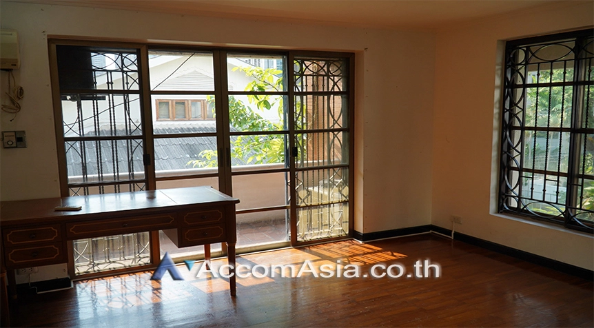 12  3 br Townhouse for rent and sale in Ploenchit ,Bangkok BTS Ploenchit AA27345