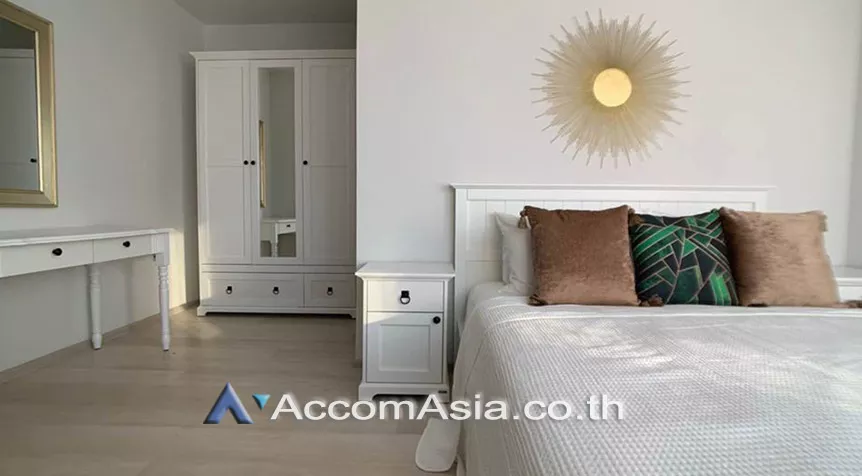 unit 2 Bedrooms  Condominium For Rent in Ploenchit, Bangkok  near BTS Ploenchit (AA27349)