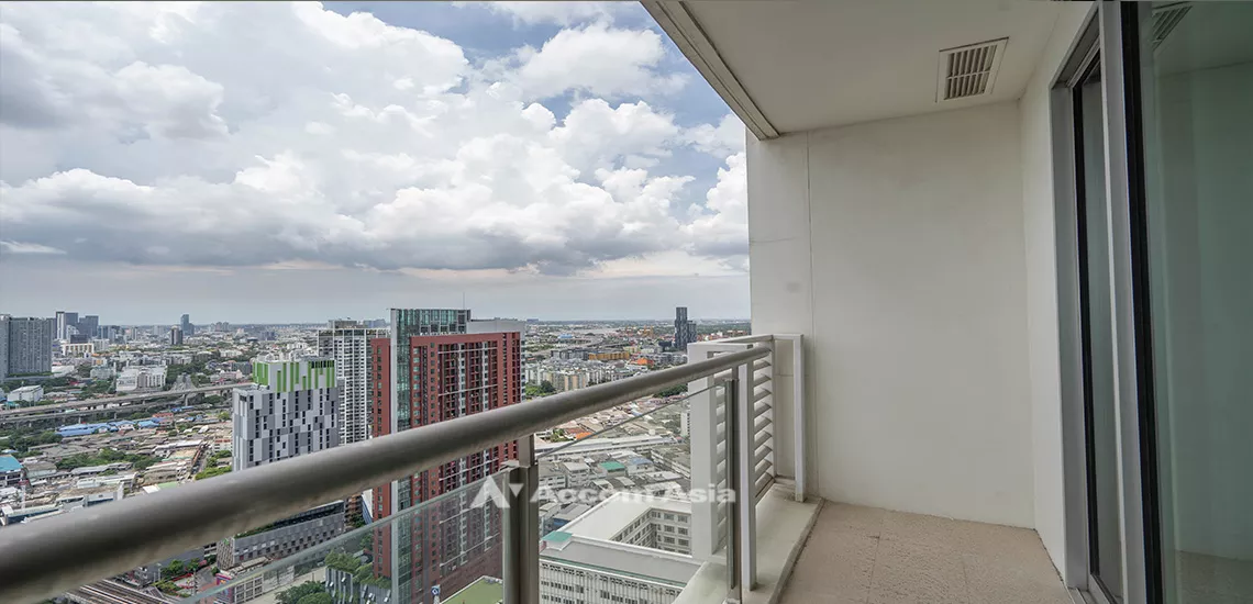 5  2 br Condominium For Sale in Sukhumvit ,Bangkok BTS Phra khanong at Sky Walk Condominium AA27351