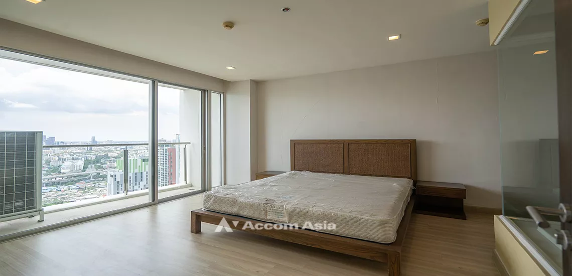 11  2 br Condominium For Sale in Sukhumvit ,Bangkok BTS Phra khanong at Sky Walk Condominium AA27351