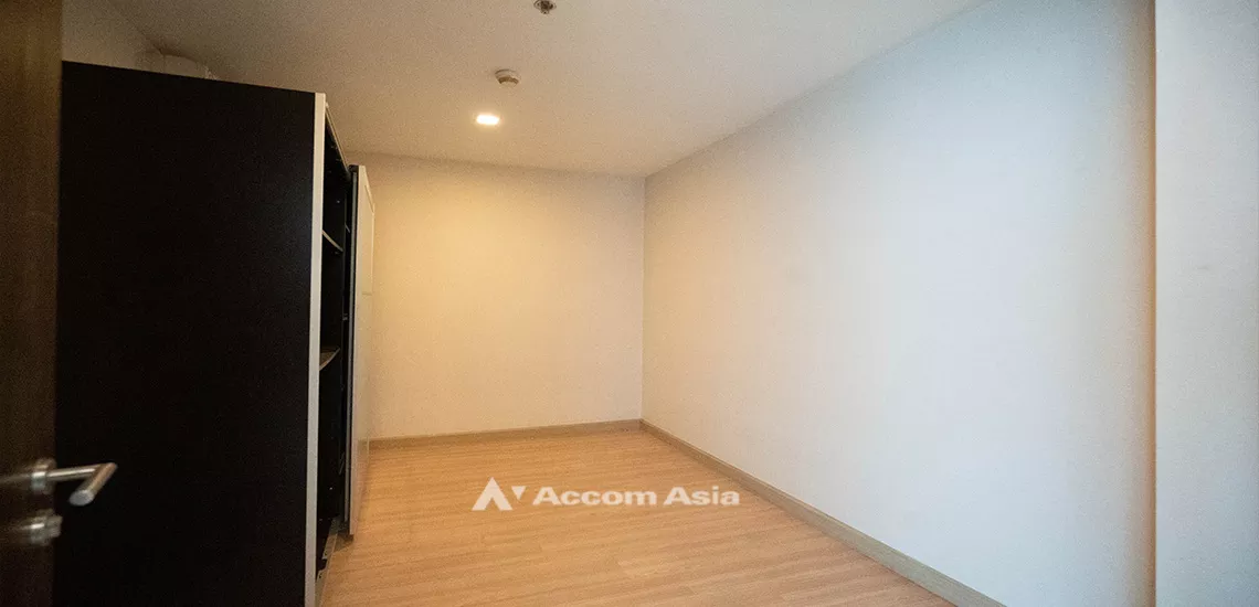 4  2 br Condominium For Sale in Sukhumvit ,Bangkok BTS Phra khanong at Sky Walk Condominium AA27351