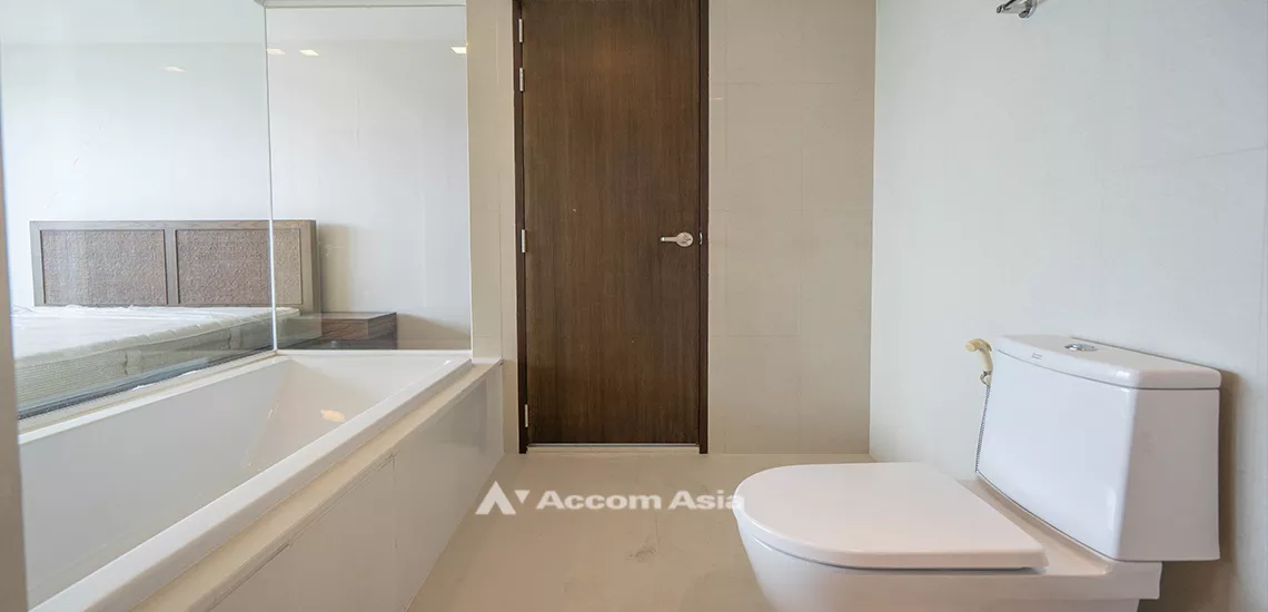 8  2 br Condominium For Sale in Sukhumvit ,Bangkok BTS Phra khanong at Sky Walk Condominium AA27351