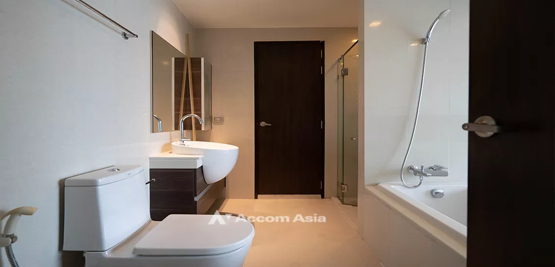 9  2 br Condominium For Sale in Sukhumvit ,Bangkok BTS Phra khanong at Sky Walk Condominium AA27351