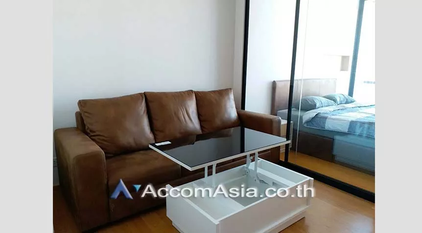 unit 1 Bedroom  Condominium For Sale in Silom, Bangkok  near BTS Surasak (AA27359)