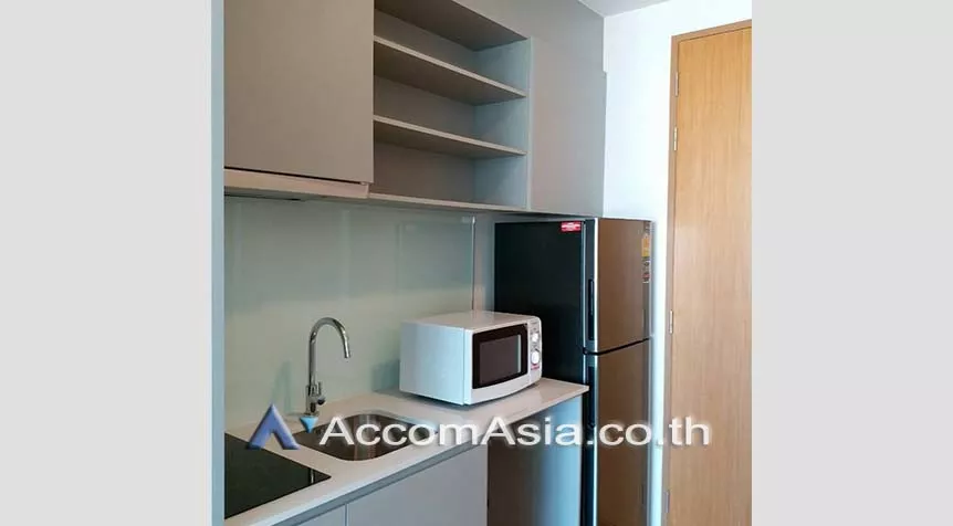 unit 1 Bedroom  Condominium For Sale in Silom, Bangkok  near BTS Surasak (AA27359)