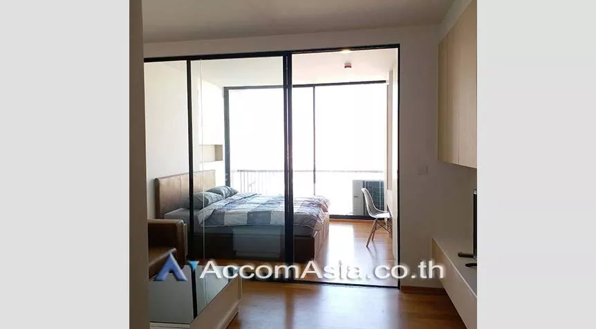 unit 1 Bedroom  Condominium For Sale in Silom, Bangkok  near BTS Surasak (AA27359)