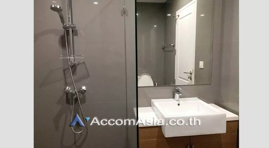unit 1 Bedroom  Condominium For Sale in Silom, Bangkok  near BTS Surasak (AA27359)