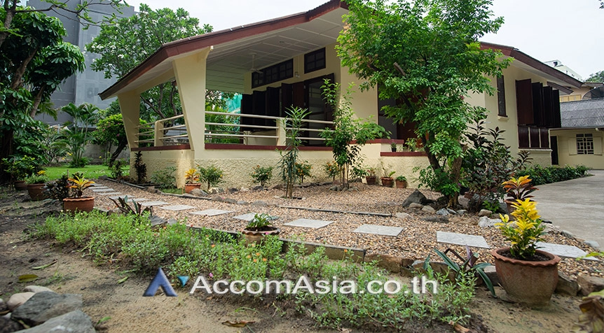 unitHome Office, Garden |  2 Bedrooms  House For Rent in New Phetchaburi, Bangkok  near BTS Phaya Thai - ARL Phayathai (AA27364)