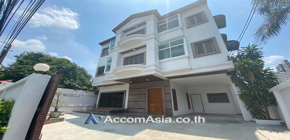  2  4 br House For Rent in sukhumvit ,Bangkok BTS Phra khanong AA27372