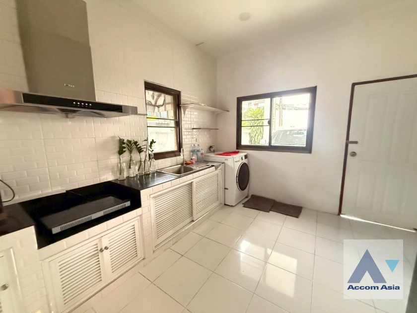 7  5 br House For Rent in Sukhumvit ,Bangkok BTS Phra khanong AA27372