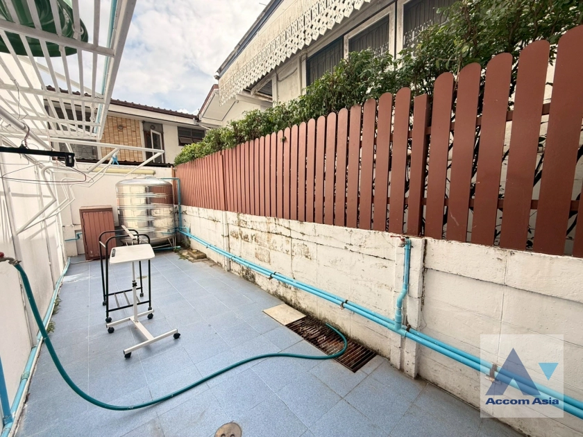 24  5 br House For Rent in Sukhumvit ,Bangkok BTS Phra khanong AA27372