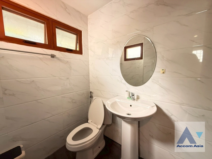 18  5 br House For Rent in Sukhumvit ,Bangkok BTS Phra khanong AA27372