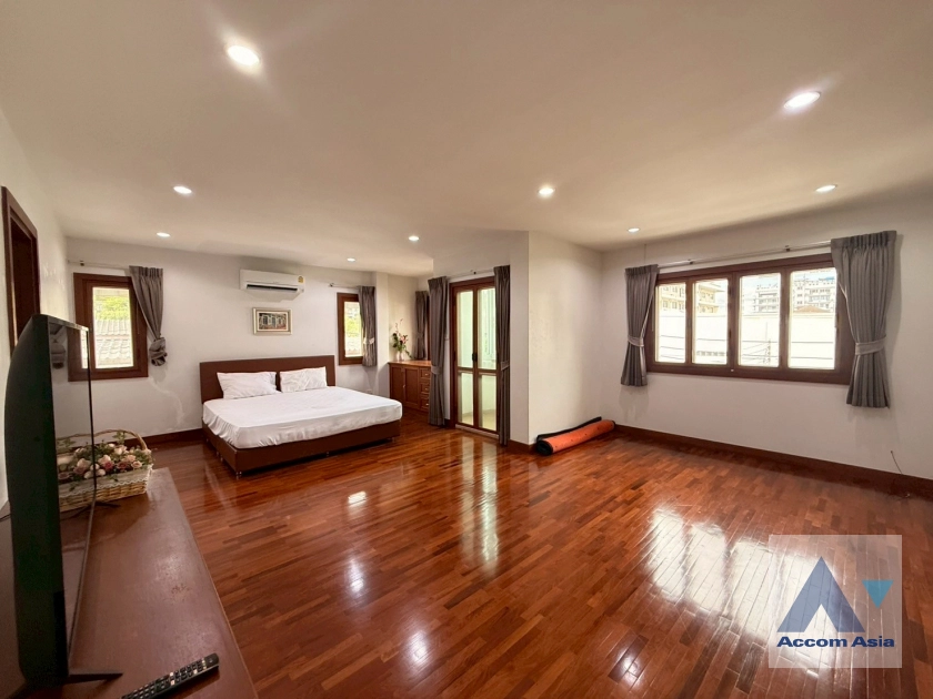 10  5 br House For Rent in Sukhumvit ,Bangkok BTS Phra khanong AA27372
