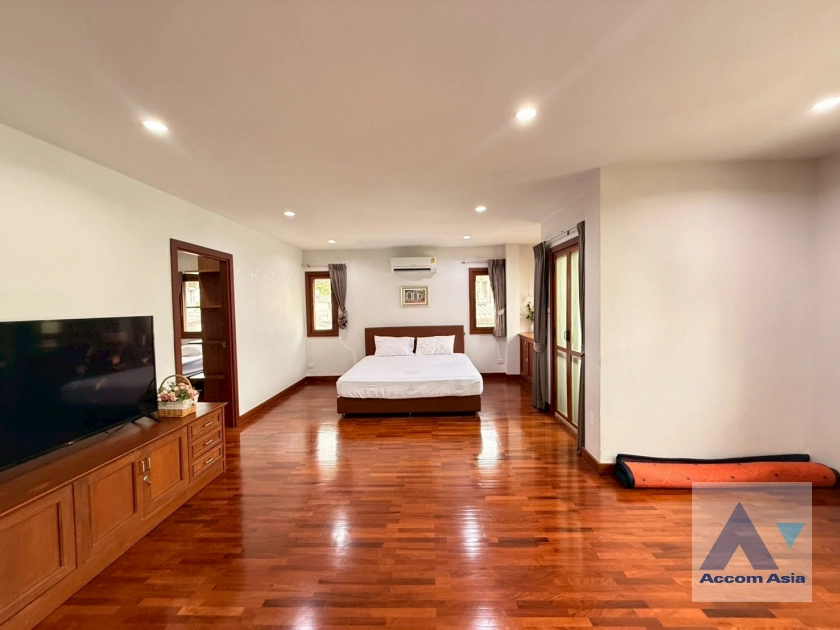 9  5 br House For Rent in Sukhumvit ,Bangkok BTS Phra khanong AA27372