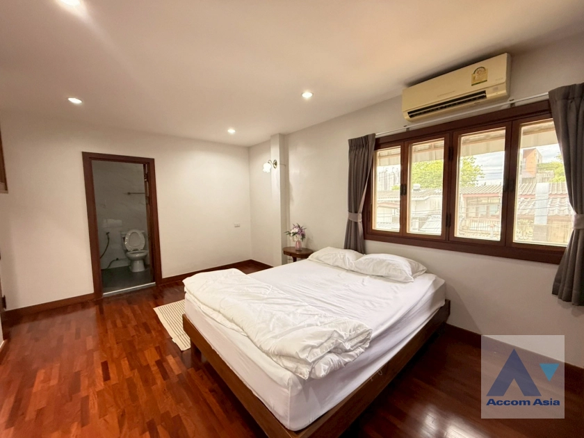 11  5 br House For Rent in Sukhumvit ,Bangkok BTS Phra khanong AA27372