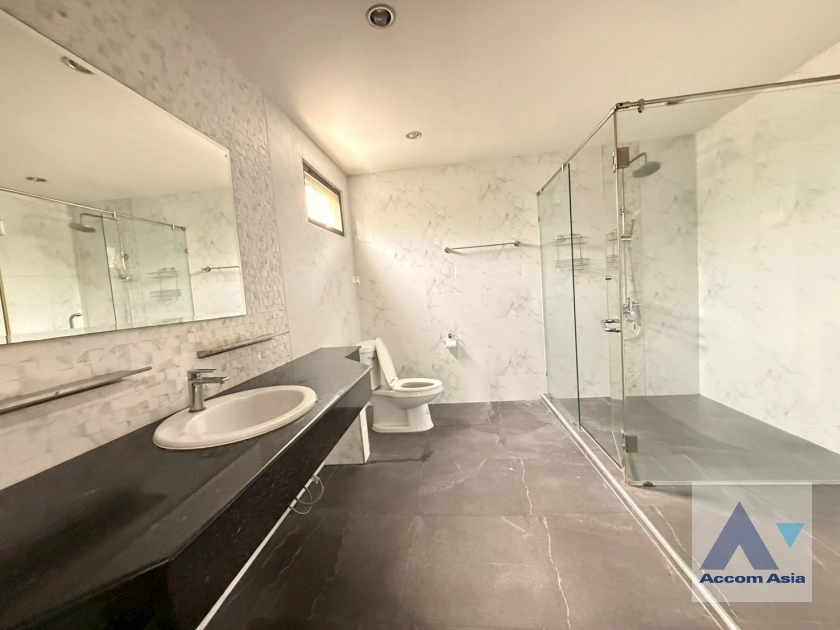 19  5 br House For Rent in Sukhumvit ,Bangkok BTS Phra khanong AA27372