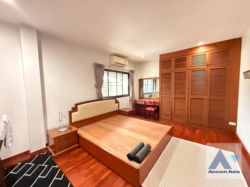 12  5 br House For Rent in Sukhumvit ,Bangkok BTS Phra khanong AA27372