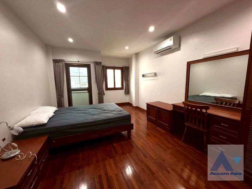15  5 br House For Rent in Sukhumvit ,Bangkok BTS Phra khanong AA27372