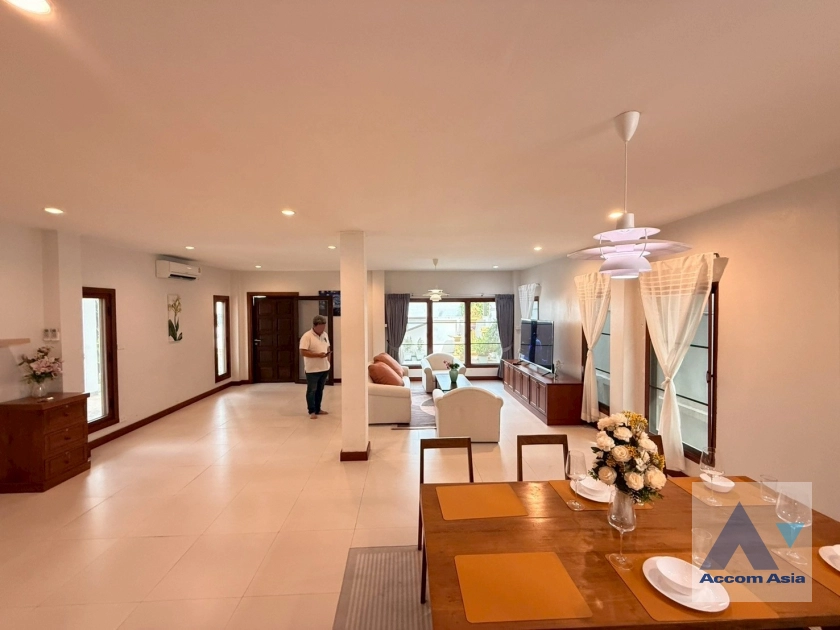 4  5 br House For Rent in Sukhumvit ,Bangkok BTS Phra khanong AA27372