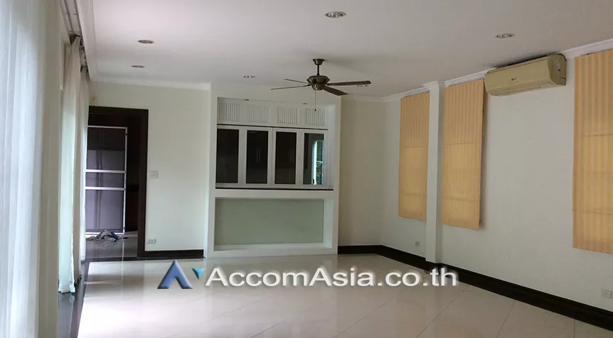 Corner Unit, Private Swimming Pool |  Exclusive family compound House  4 Bedroom for Rent BTS Thong Lo in Sukhumvit Bangkok
