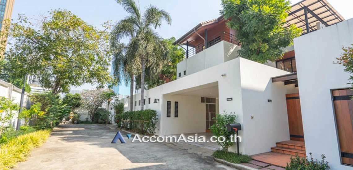 Private Swimming Pool, Pet friendly |  A Peaceful Garden House House  4 Bedroom for Sale & Rent BTS Thong Lo in Sukhumvit Bangkok