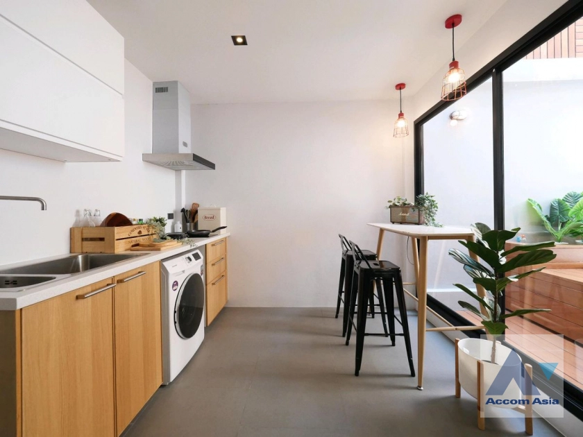 14  3 br House for rent and sale in Sukhumvit ,Bangkok BTS Phrom Phong AA27387