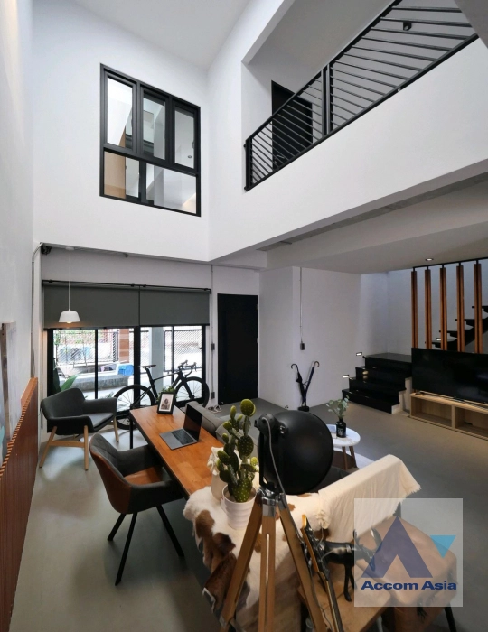 4  3 br House for rent and sale in Sukhumvit ,Bangkok BTS Phrom Phong AA27387