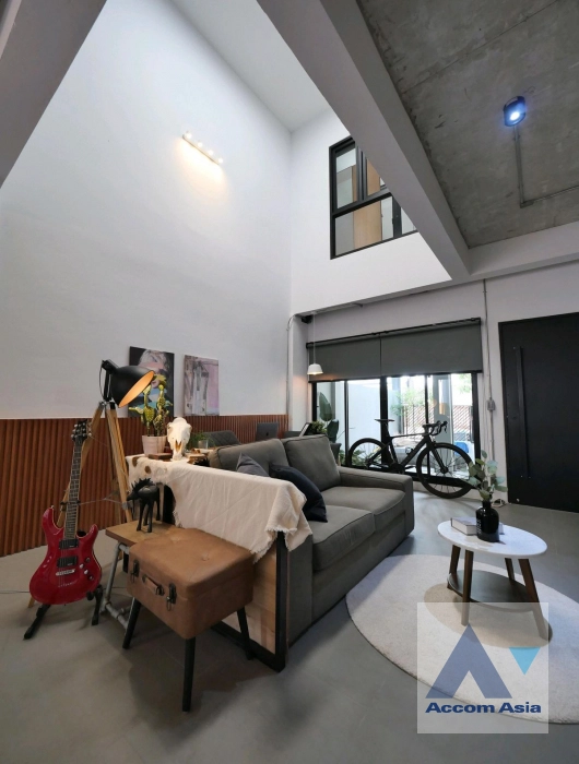 unit 3 Bedrooms  House For Rent & Sale in Sukhumvit, Bangkok  near BTS Phrom Phong (AA27387)