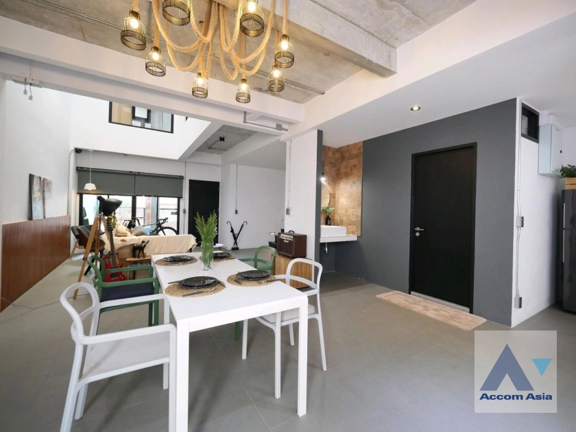 6  3 br House for rent and sale in Sukhumvit ,Bangkok BTS Phrom Phong AA27387