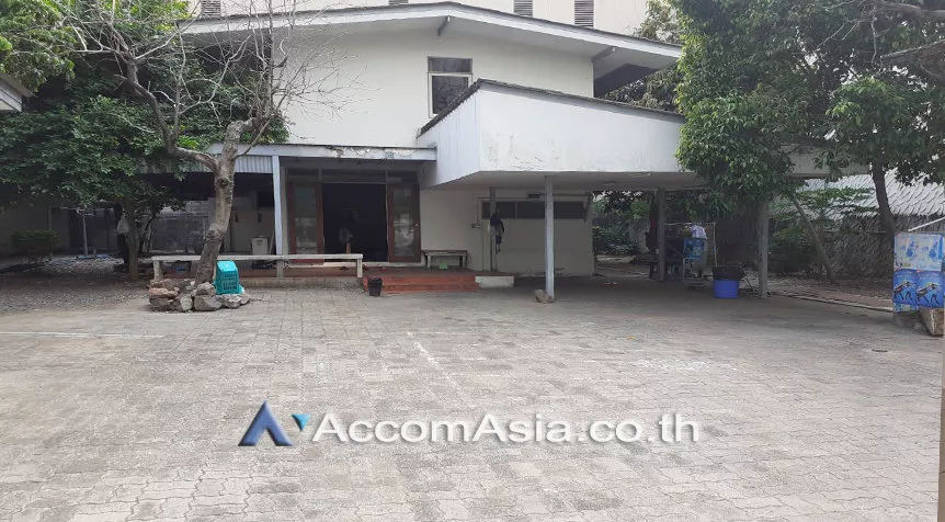 Home Office |  3 Bedrooms  House For Rent in Sukhumvit, Bangkok  near BTS Thong Lo (AA27395)