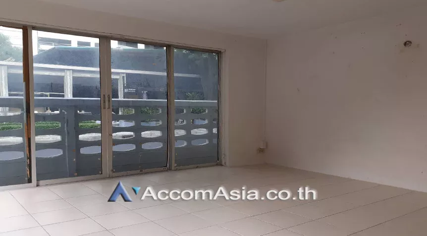 Home Office |  3 Bedrooms  House For Rent in Sukhumvit, Bangkok  near BTS Thong Lo (AA27395)