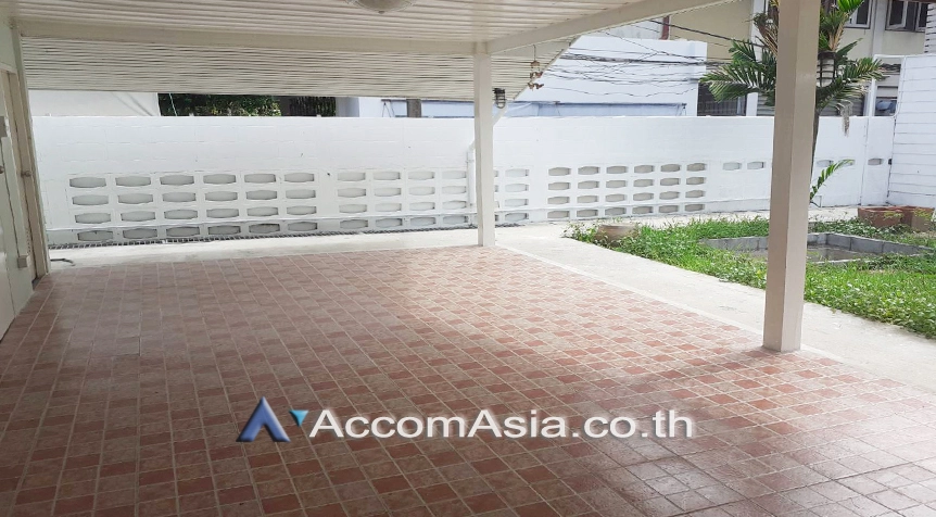 Home Office |  3 Bedrooms  House For Rent in Phaholyothin, Bangkok  near BTS Ari (AA27421)