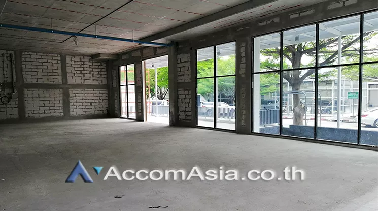  1  Retail / Showroom For Rent in Sukhumvit ,Bangkok BTS Phrom Phong at Retail Space for RENT AA27423