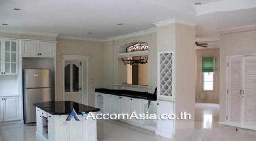 unitPet friendly |  5 Bedrooms  House For Rent in Bang Na, Bangkok  (AA27428)