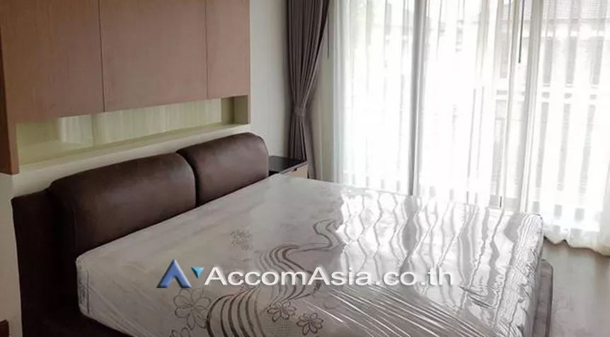  4 Bedrooms  House For Rent in Bangna, Bangkok  near BTS Bang Na (AA27430)