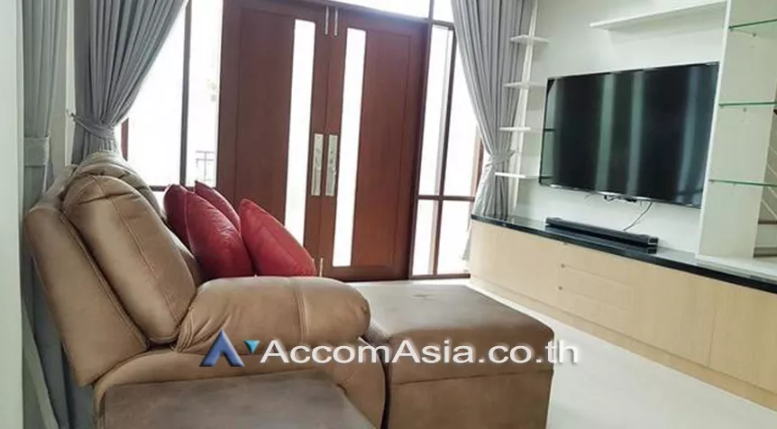 4 Bedrooms  House For Rent in Bangna, Bangkok  near BTS Bang Na (AA27430)