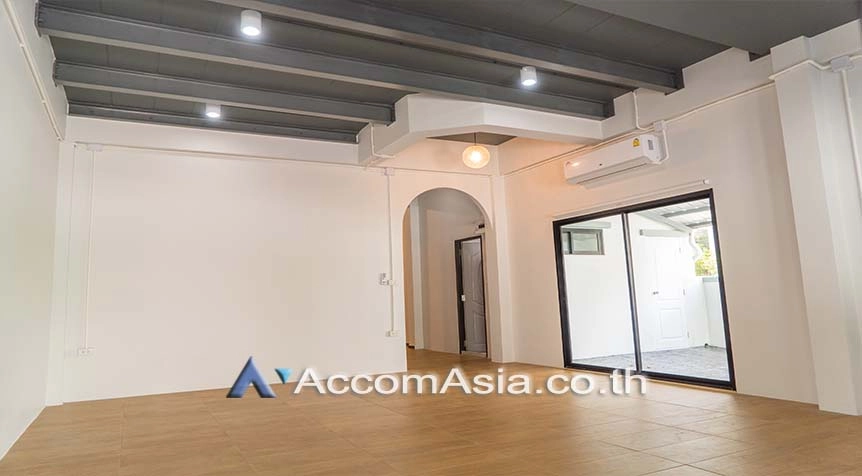 unitHome Office |  6 Bedrooms  House For Rent in Sukhumvit, Bangkok  near BTS Ploenchit (AA27437)