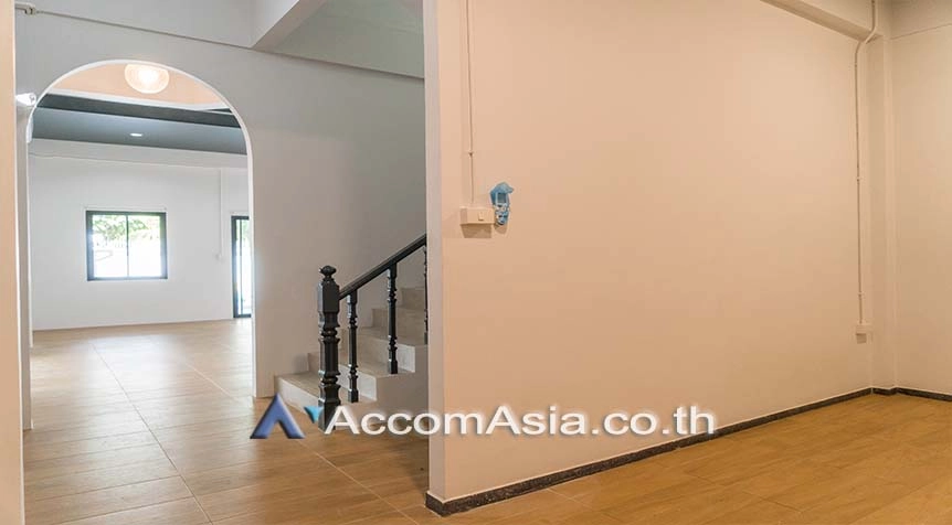 6  6 br House For Rent in Sukhumvit ,Bangkok BTS Ploenchit AA27437