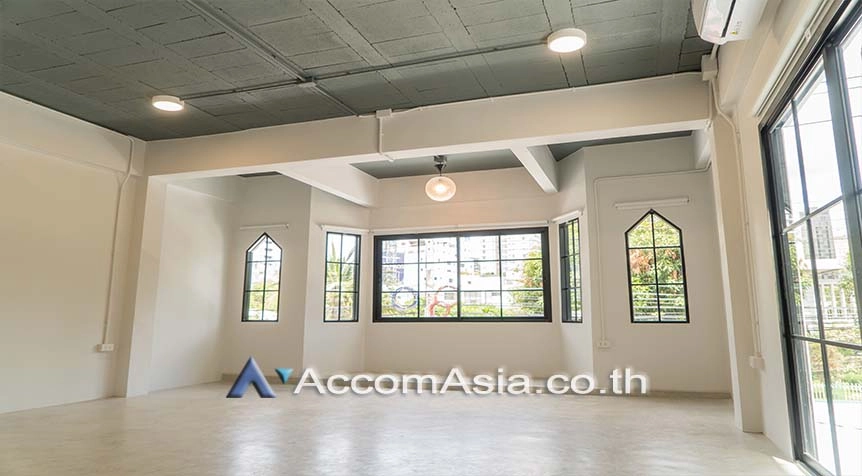  1  6 br House For Rent in Sukhumvit ,Bangkok BTS Ploenchit AA27437