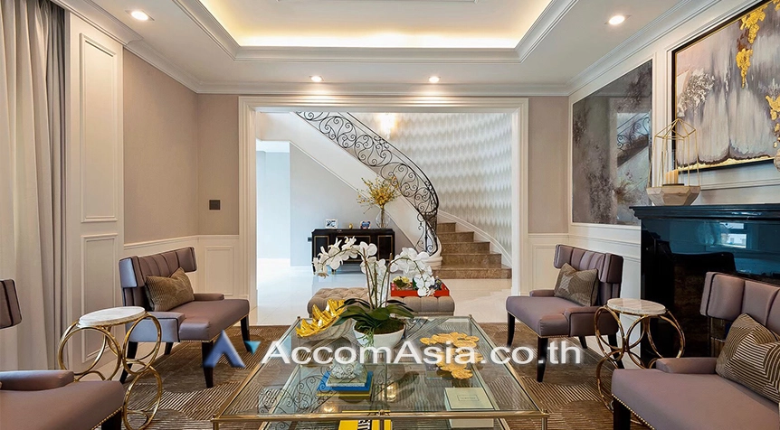 unit 4 Bedrooms  House For Rent in Bang Na, Bangkok  (AA27438)