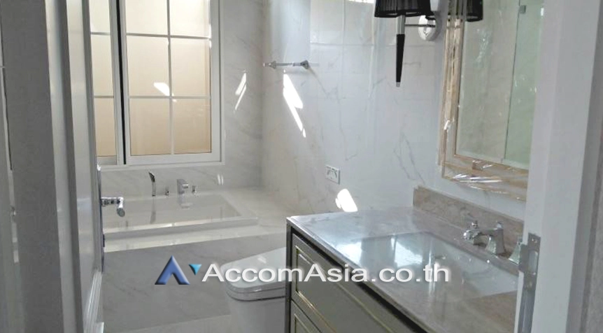 unit 4 Bedrooms  House For Rent in Bang Na, Bangkok  (AA27442)