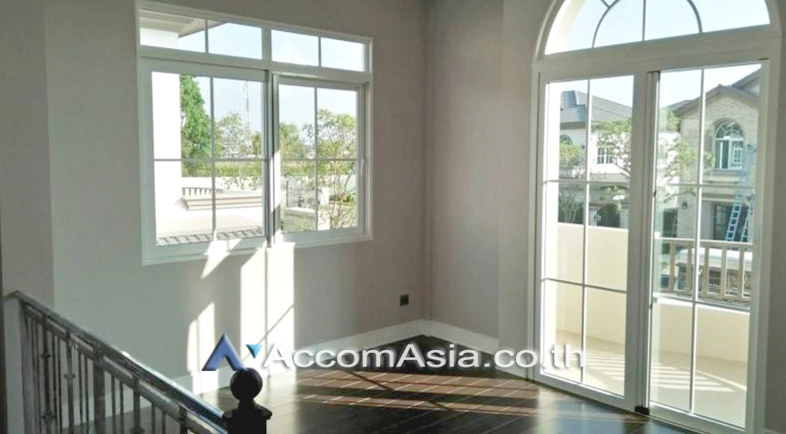 unit 4 Bedrooms  House For Rent in Bang Na, Bangkok  (AA27442)