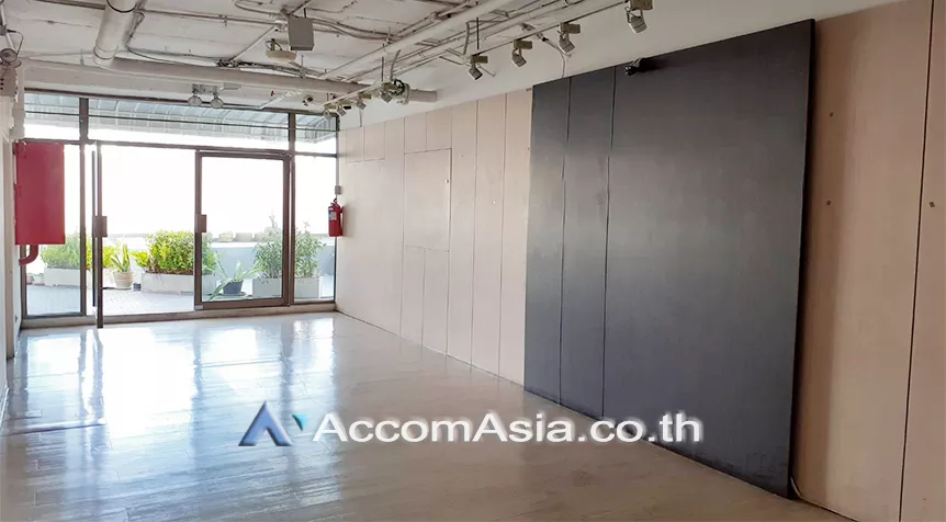  Office space For Rent in Ploenchit, Bangkok  near BTS Chitlom (AA27457)